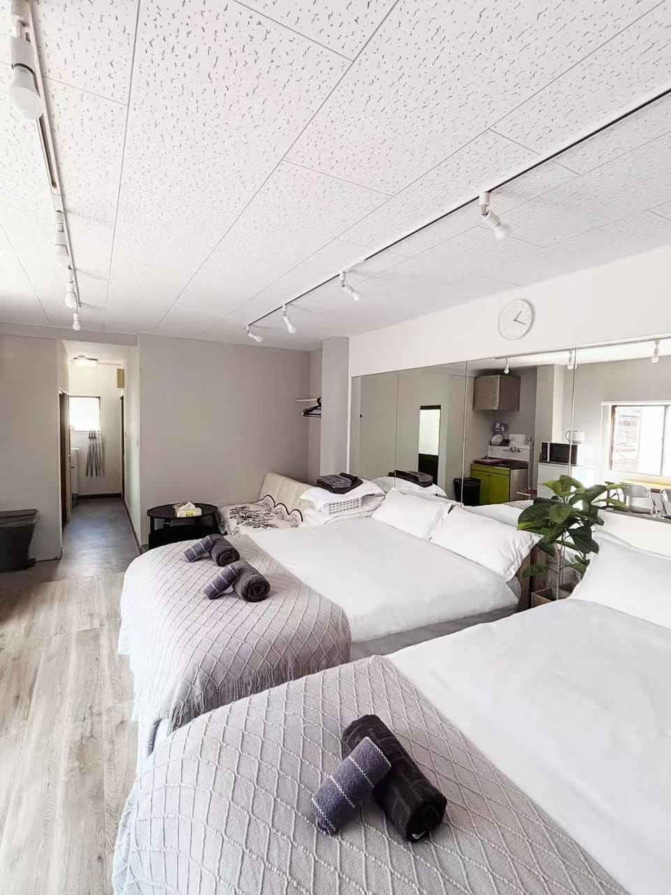 Bed, Bedroom, towels