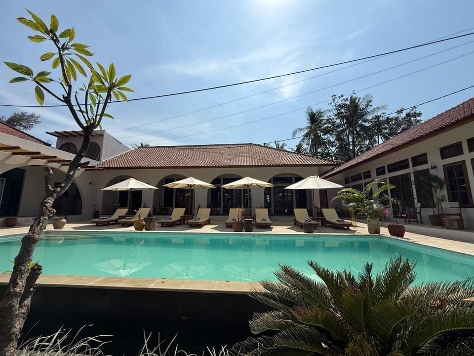 Swimming pool