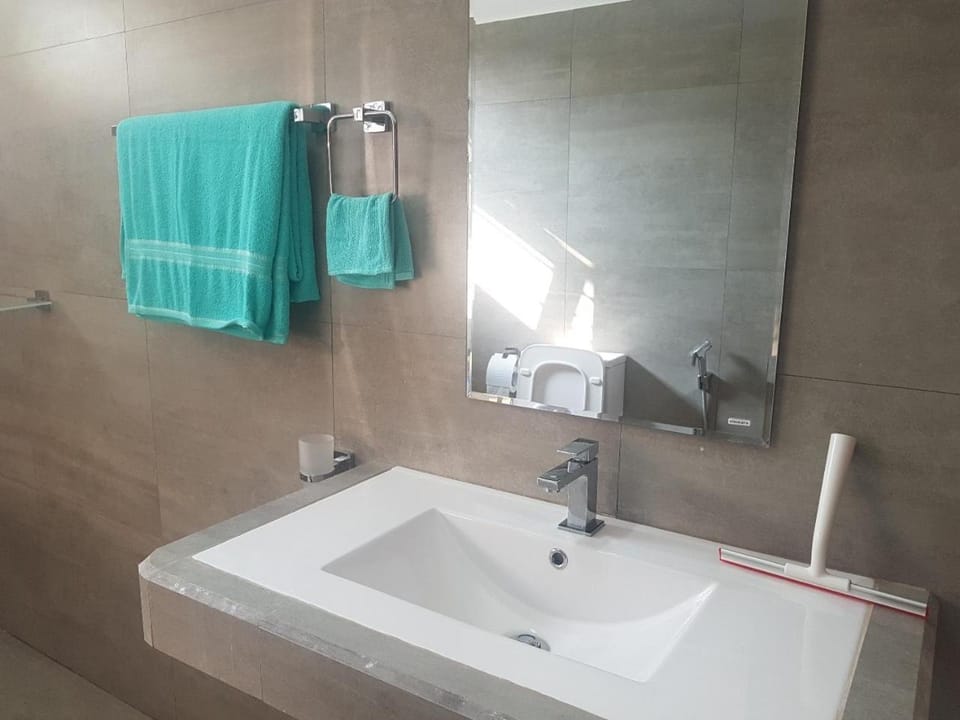 Shower, Bathroom, towels