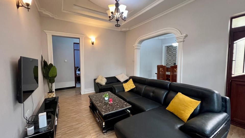 TV and multimedia, Living room, Seating area, Evening entertainment