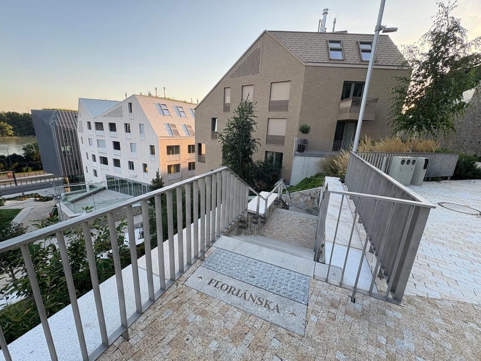 Property building, Neighbourhood