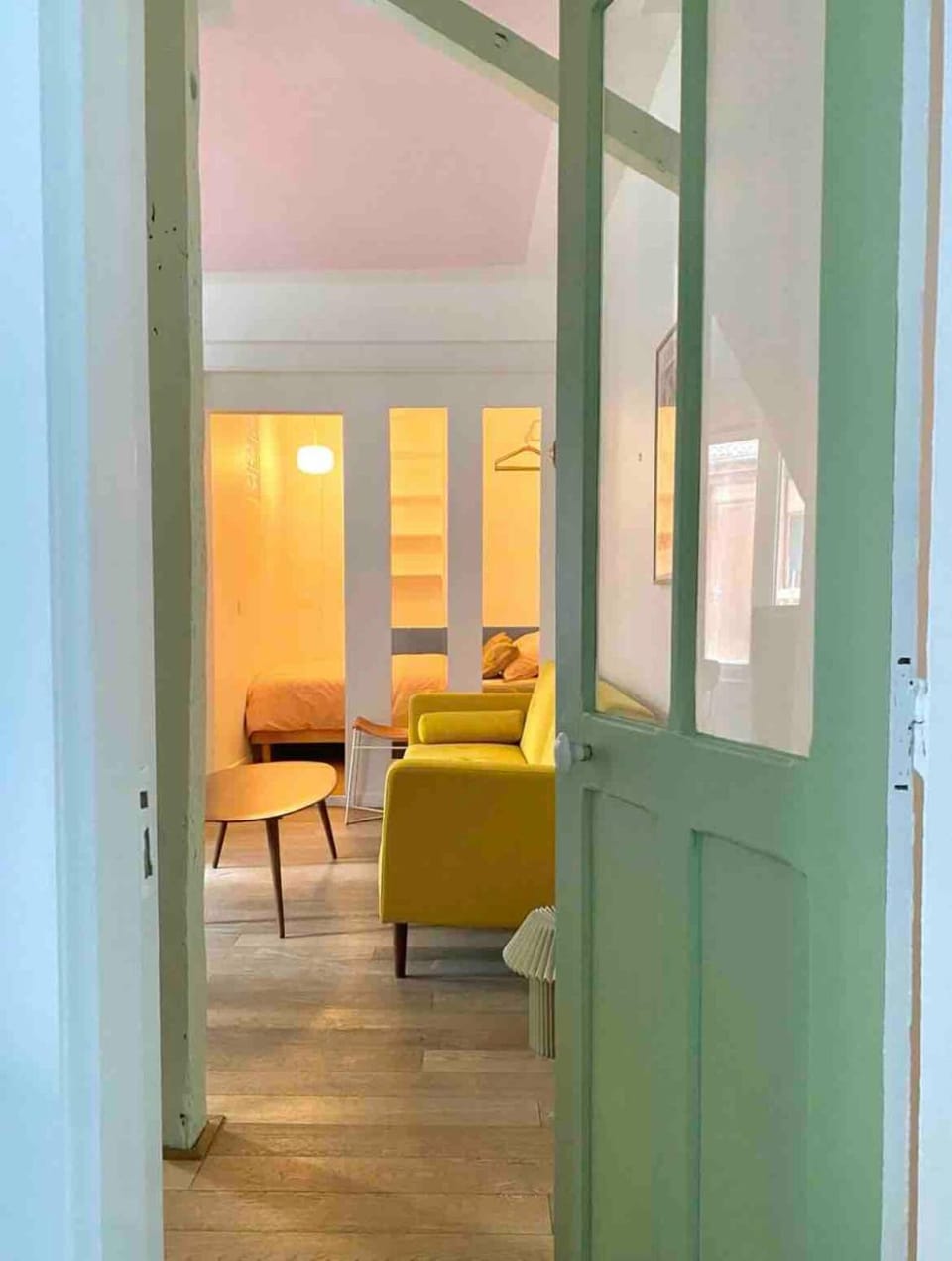 Ancien Atelier Artistique sur Cour Privée - Appartement Paisible en Rez-de-Chaussée Apartment in Paris