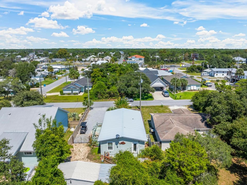 Property building, Day, Neighbourhood, Natural landscape, Bird's eye view, Location