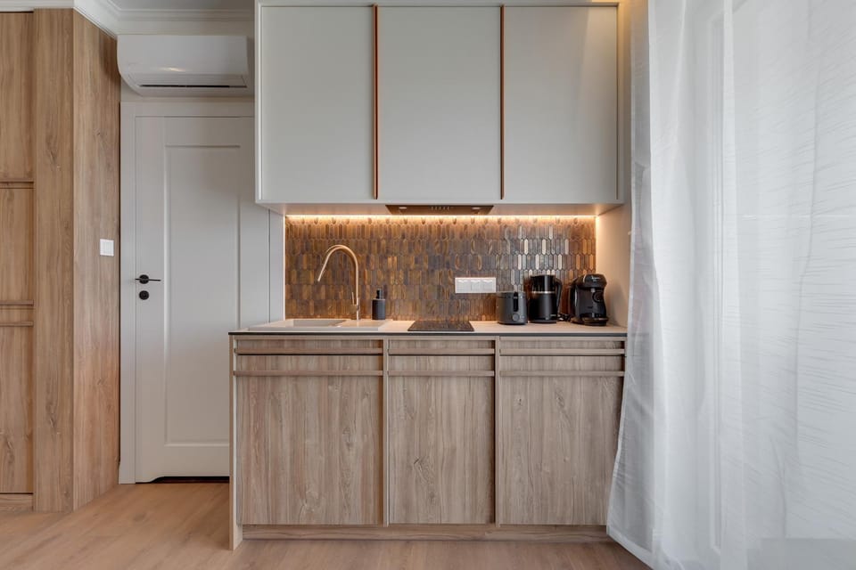 Coffee/tea facilities, Kitchen or kitchenette, stove, toaster