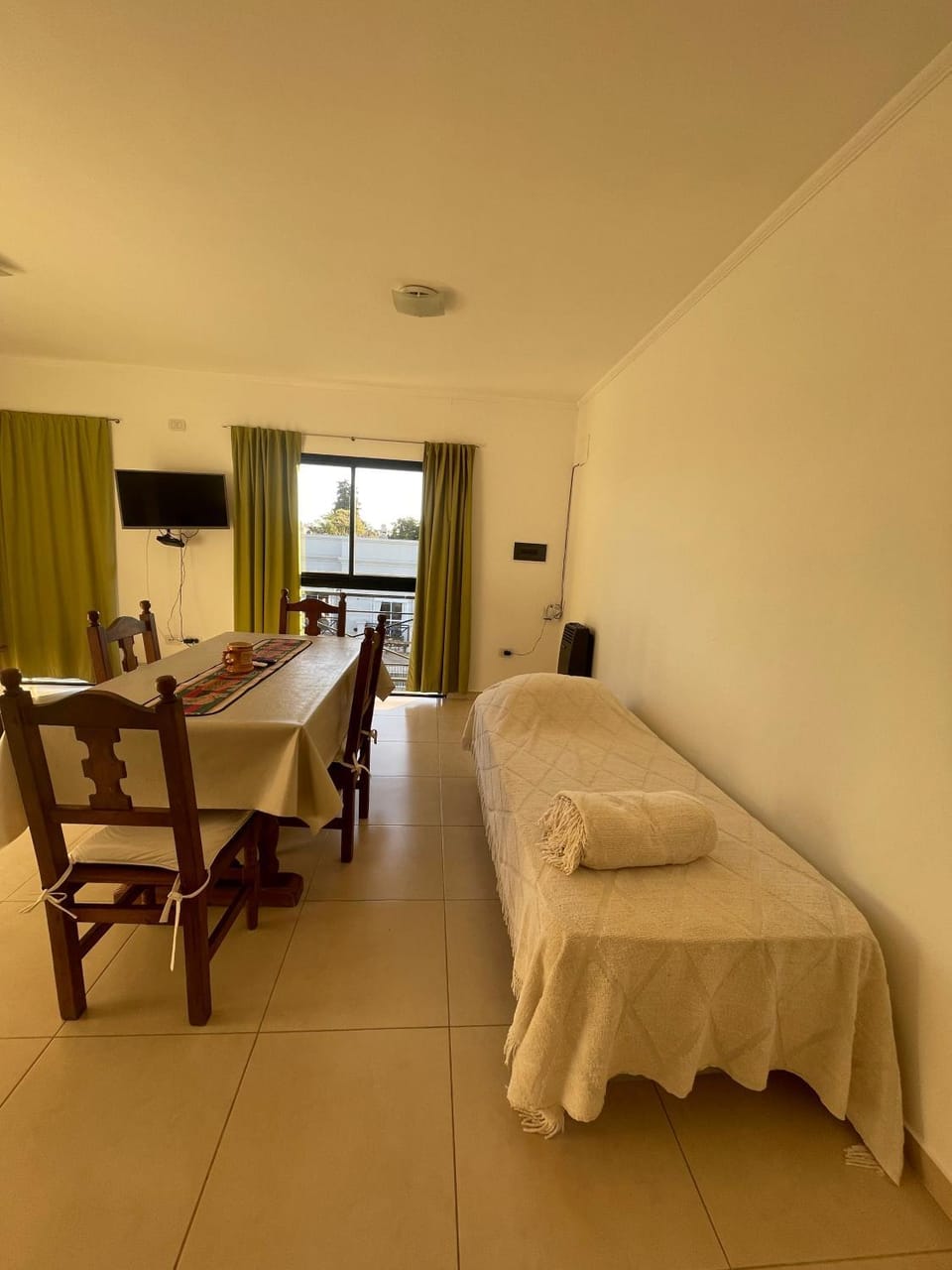 Bed, Living room, Photo of the whole room, Seating area, Dining area, Bedroom, towels