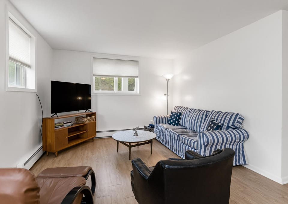30 Day Rental - Walking Distance to Grand Haven House in Grand Haven