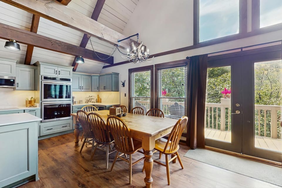 Clark Mountain Chalet House in Beech Mountain