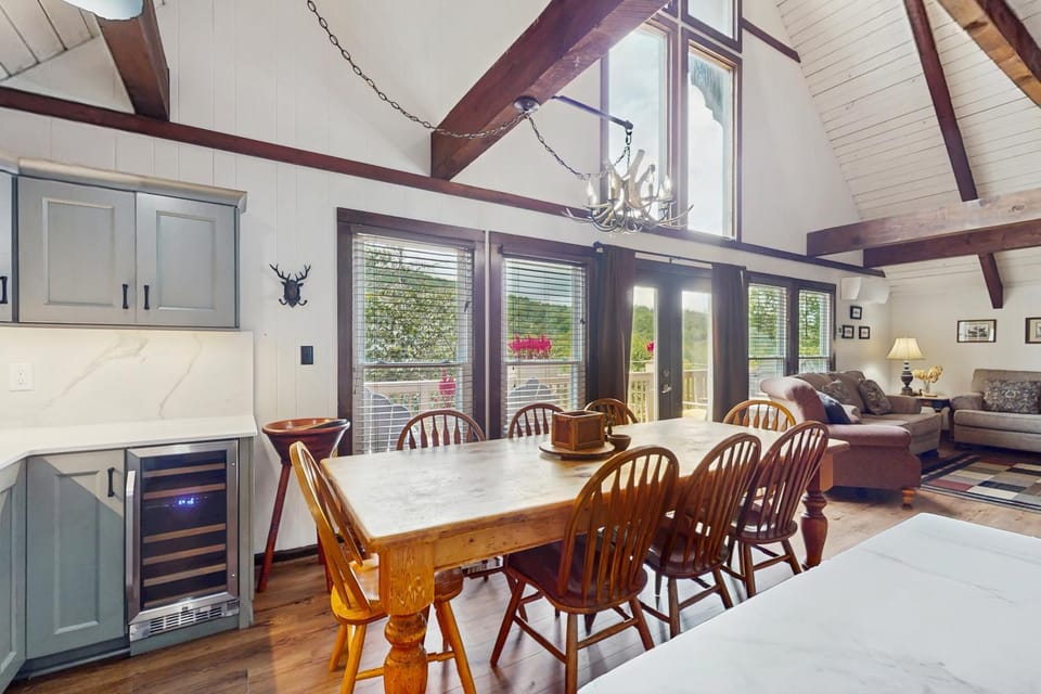 Clark Mountain Chalet House in Beech Mountain