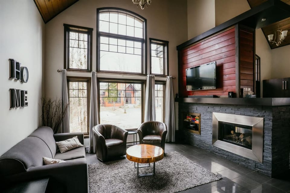 Family Chalet - Le Bosquet House in Scott