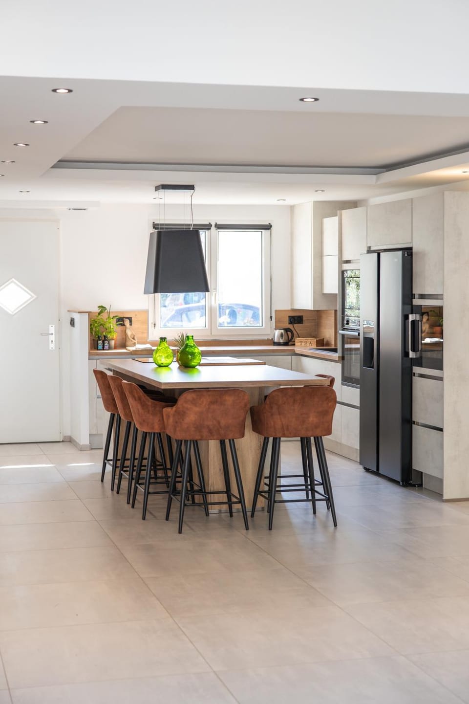 Dining area, oven, stove