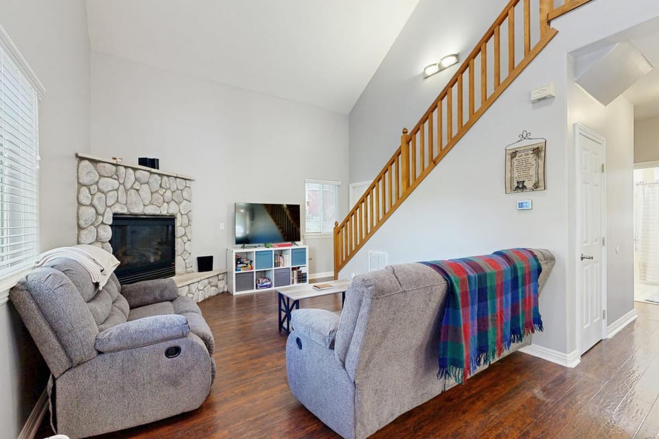 7 Mi to Snow Valley Mountain Resort Quiet Cabin Cabin in Running Springs