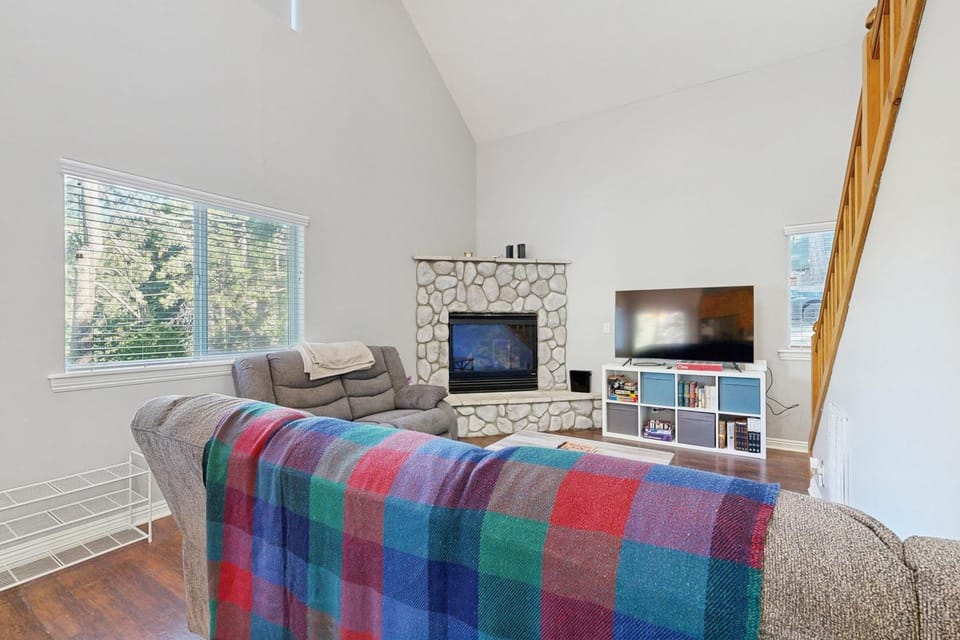 7 Mi to Snow Valley Mountain Resort Quiet Cabin Cabin in Running Springs