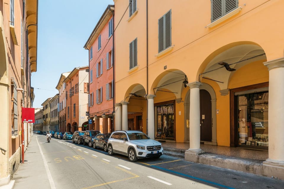 Property building, Facade/entrance, Off site