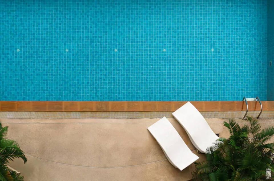 Great Balcony with 2 Beds Executive Unit Apartment in Bangkok