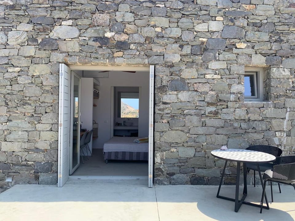 Stunning Two-Room Bungalow Milos Greece Panorama Sunset Infinity Pool AC House in Milos