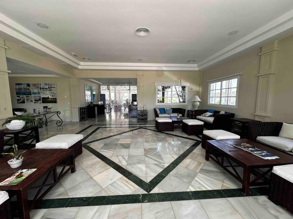Restaurant/places to eat, Banquet/Function facilities, Seating area