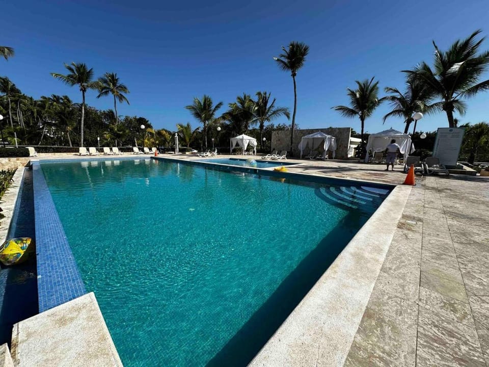 Day, Pool view, Swimming pool, sunbed