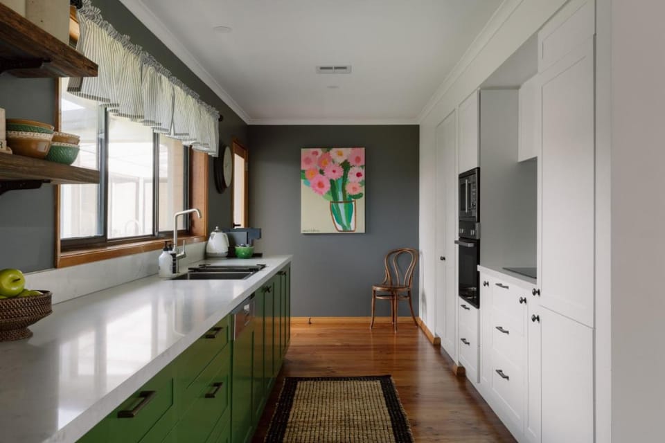 Stylish 3BR Walk to Town House in Trentham