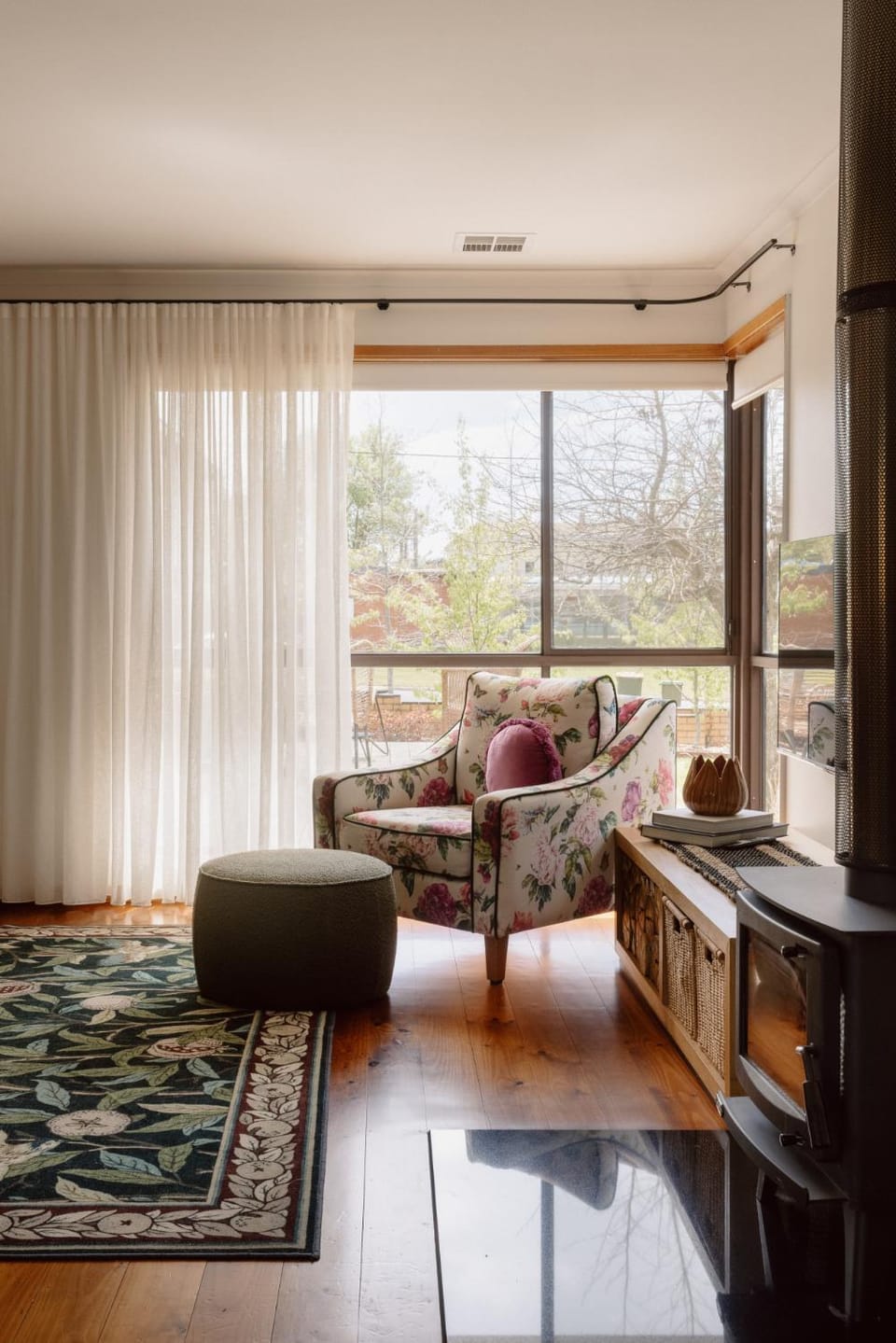 Stylish 3BR Walk to Town House in Trentham