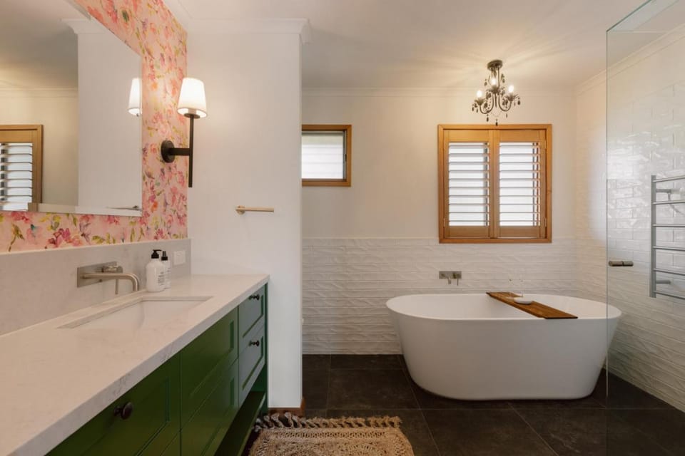 Stylish 3BR Walk to Town House in Trentham