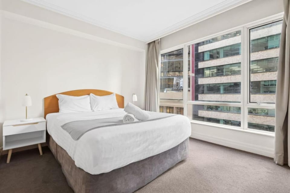Bed, Bedroom, towels