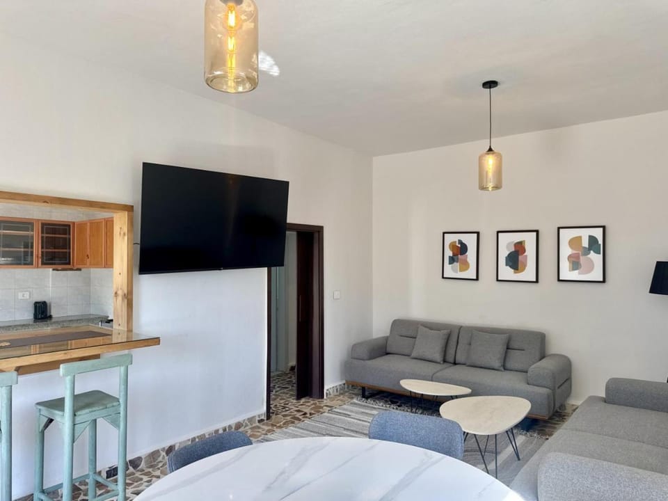 TV and multimedia, Living room, Dining area