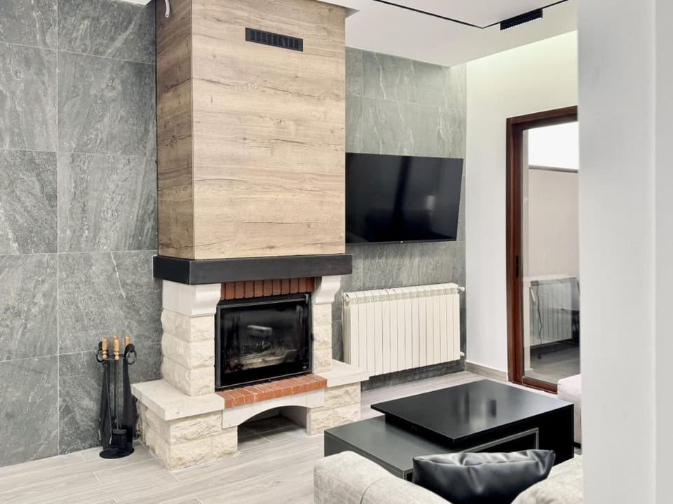 TV and multimedia, Living room, fireplace