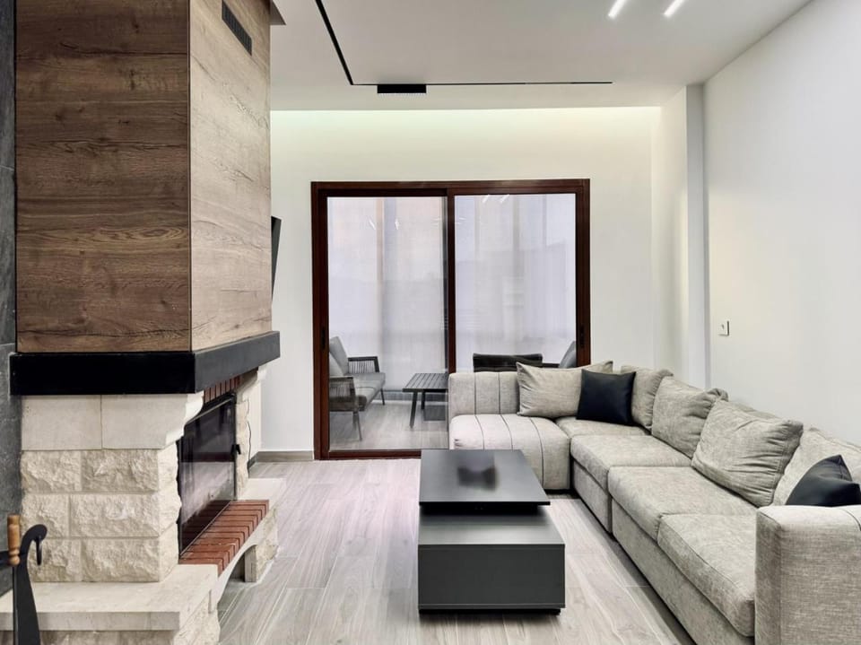 TV and multimedia, Living room, fireplace
