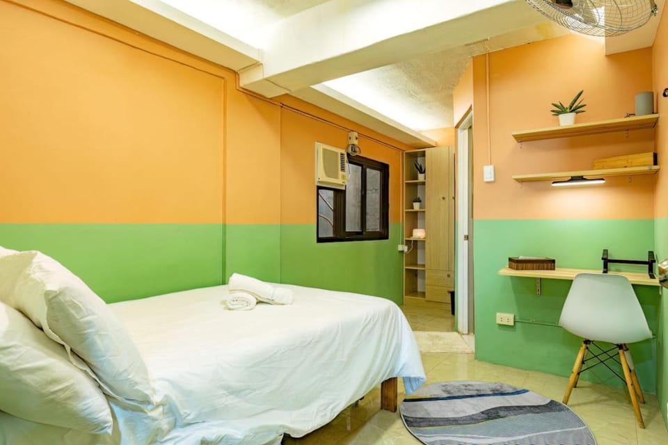 Bed, Photo of the whole room, Seating area, Bedroom