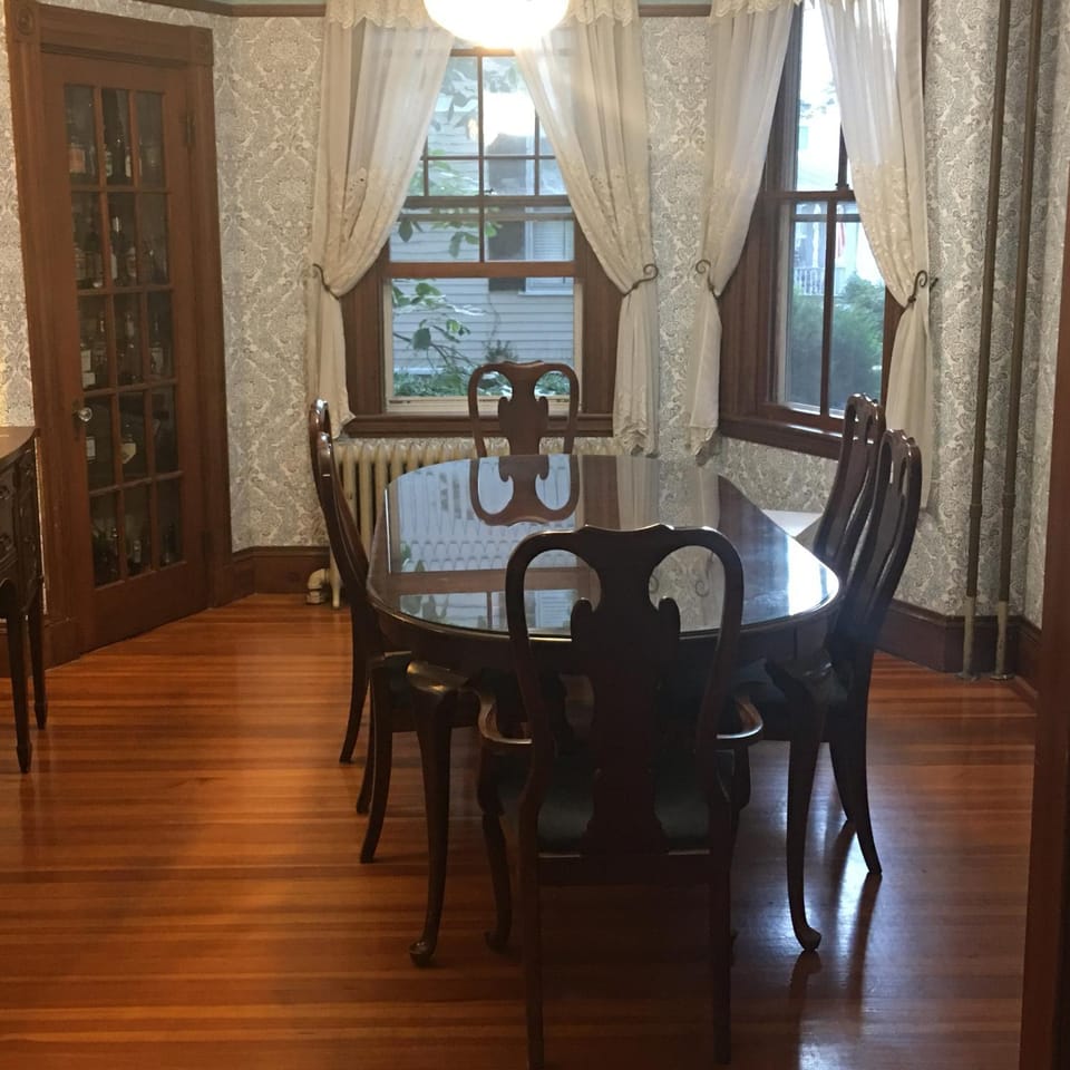 Spacious 4 Bedroom Victorian in Boston House in West Roxbury