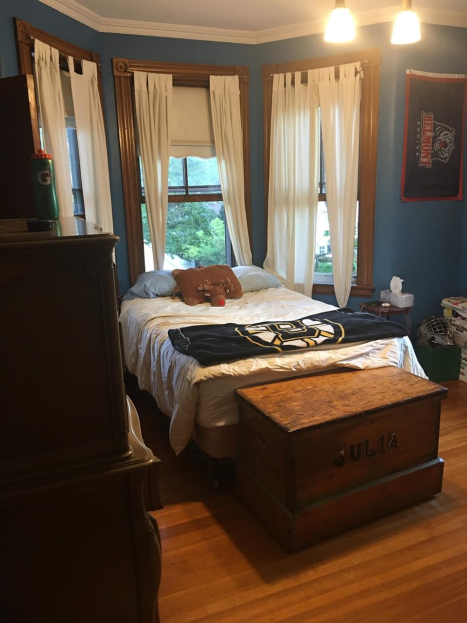 Spacious 4 Bedroom Victorian in Boston House in West Roxbury