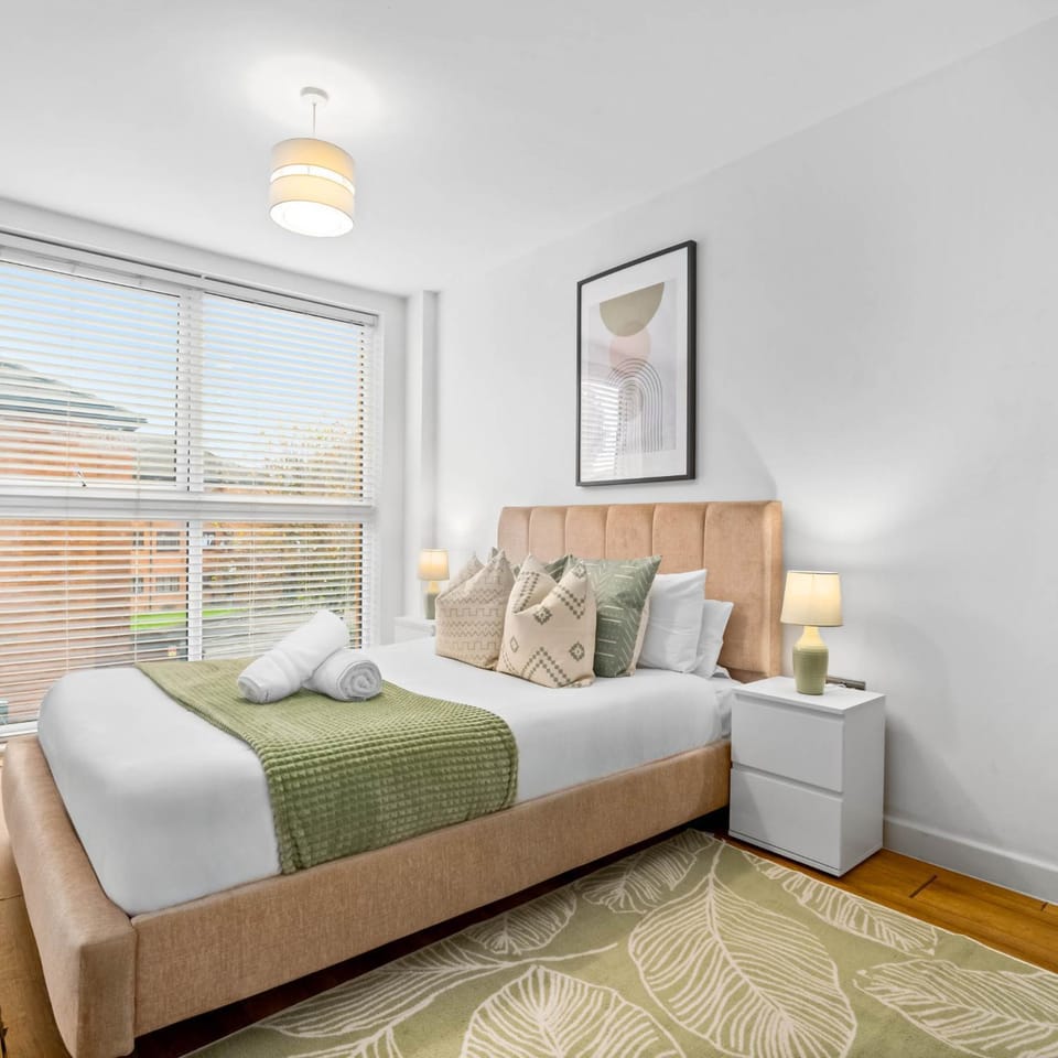 Bed, Living room, Photo of the whole room, Seating area