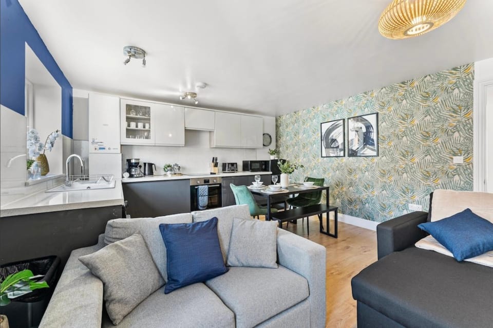 TV and multimedia, Kitchen or kitchenette, Living room, Seating area, Dining area, fireplace, minibar, pet friendly, stove