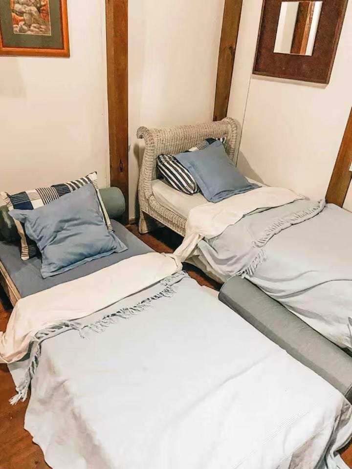 Bed, Living room