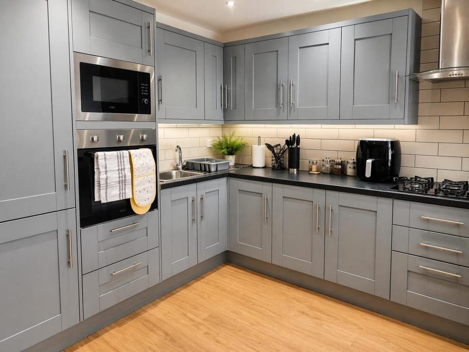 Elegant Flat in Bristol - Sleeps 8 - Garden Apartment in Bristol