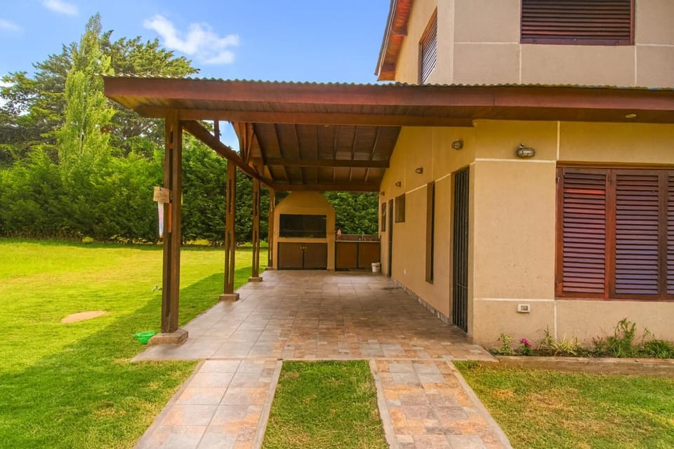 Property building, Spring, Day, Garden, Garden view