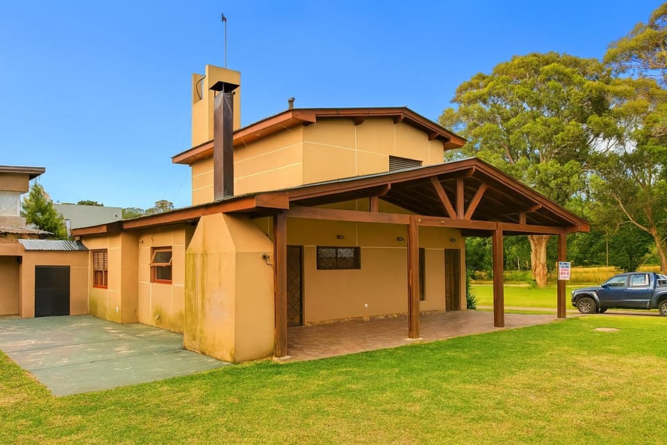 Property building, Day, Parking