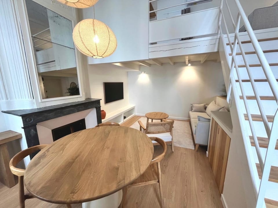 Living room, Seating area, Dining area
