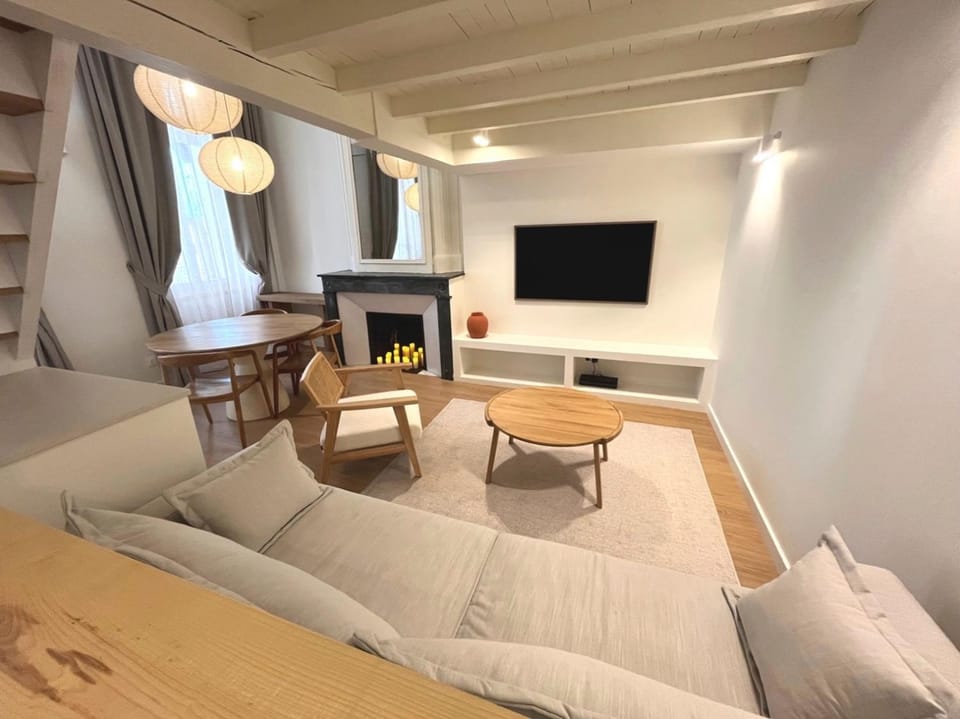 TV and multimedia, Living room, Seating area