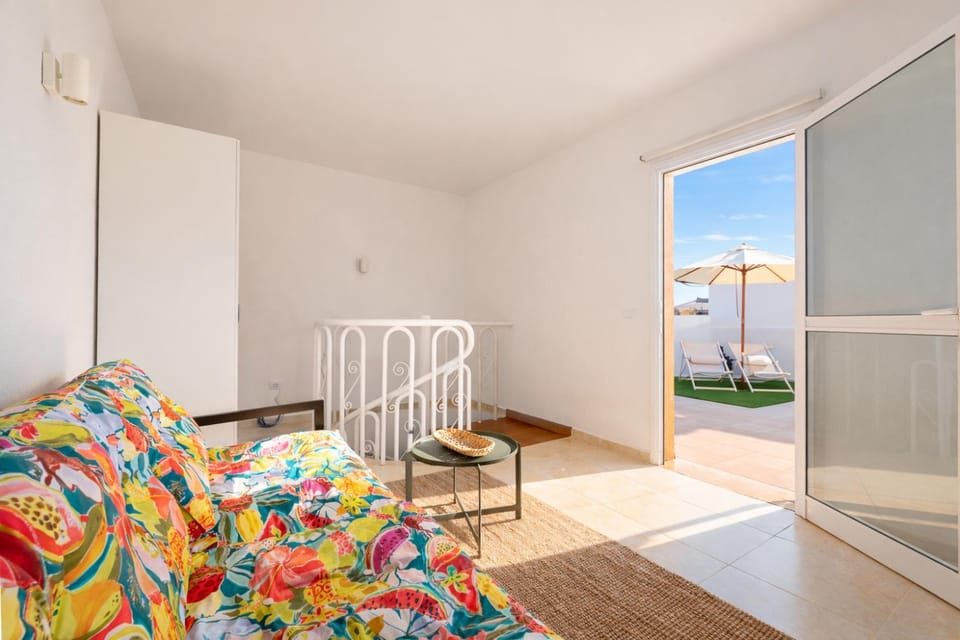 View (from property/room), Balcony/Terrace, Living room, Seating area