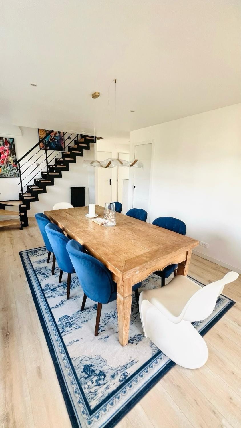 Living room, Dining area