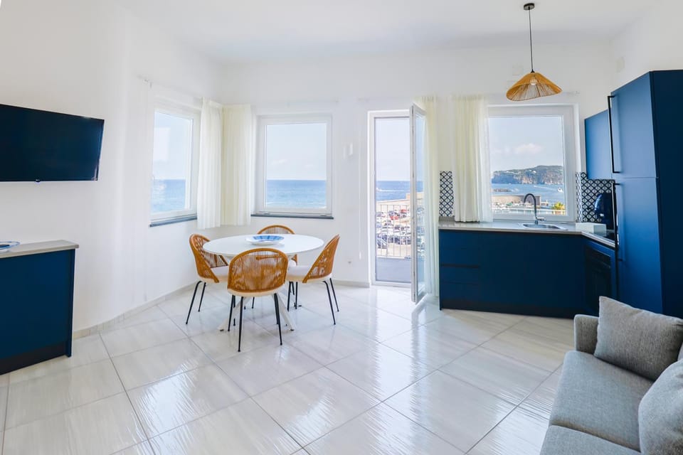 TV and multimedia, Kitchen or kitchenette, Living room, Dining area