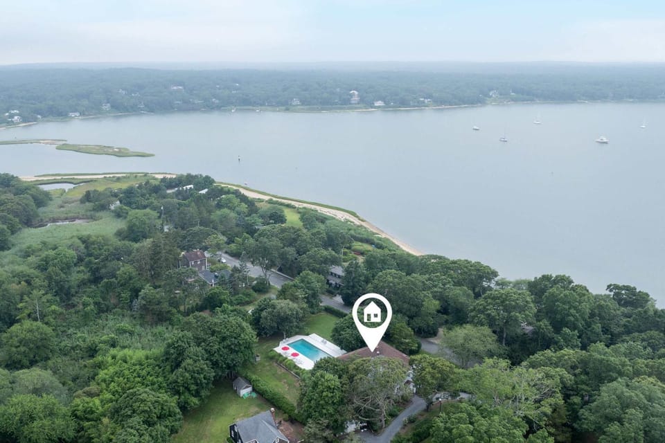 Summerwood by Rove Travel Home with Pool & Hot Tub House in Three Mile Harbor