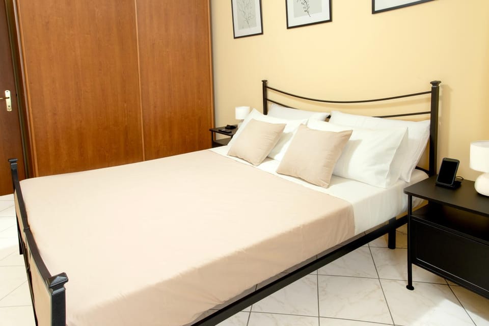 Bed, Photo of the whole room, Bedroom, wardrobe
