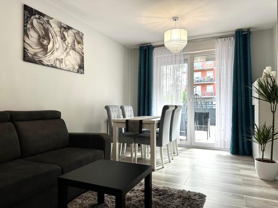 Czartoryskiego Apart - Self Check-In 20h - Parking &Lift & 50m Terrace Apartment in Wroclaw