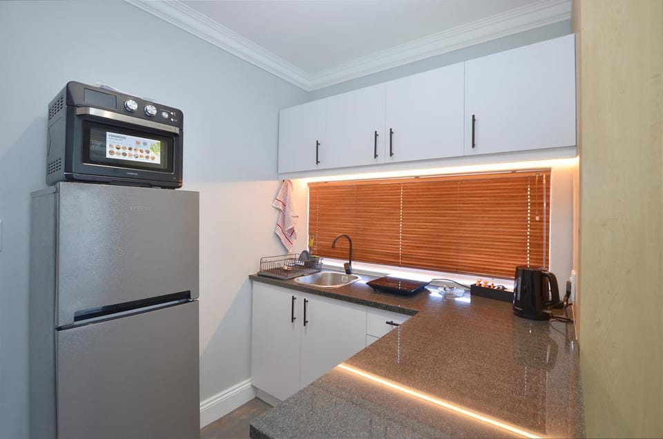 6 Pikkewyn studio Apartment in Western Cape