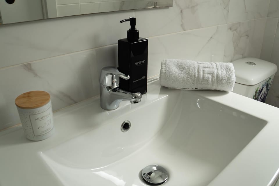 Bathroom, towels