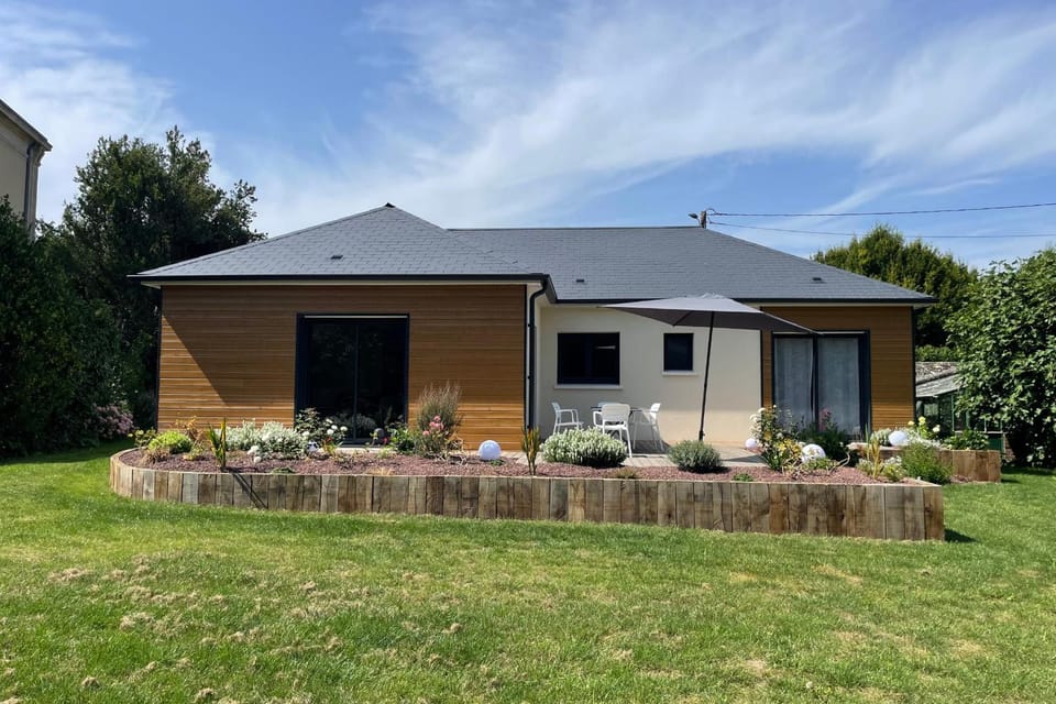 Property building, Day, Garden