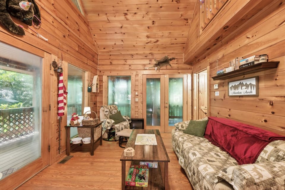 Cozy Creekside Cabin with Wraparound Porch home Cabin in Tennessee