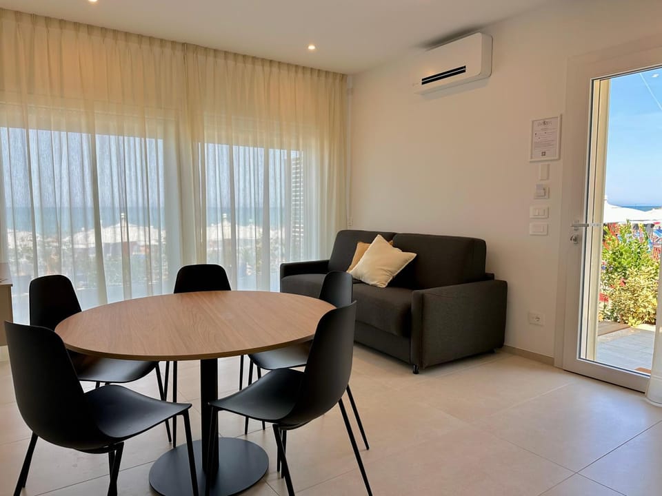 Living room, air conditioner